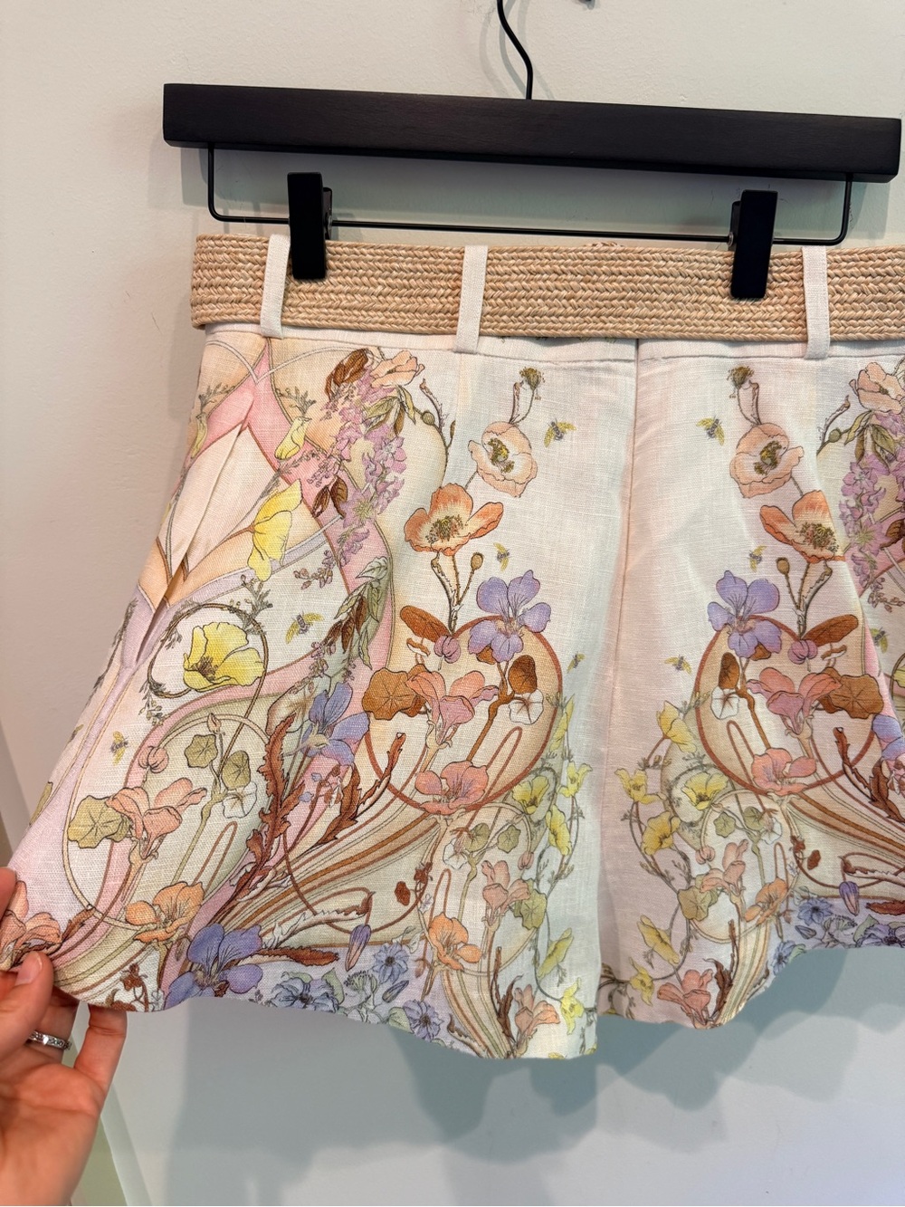 Zimmermann Linen Shorts, Size 2 - Picture 4 of 9